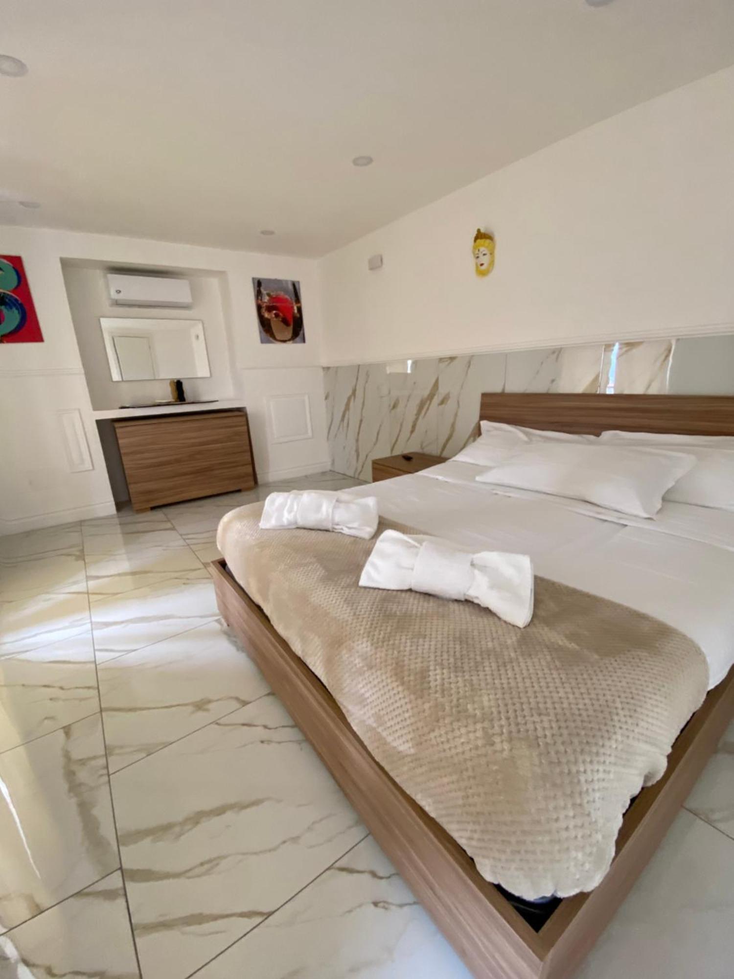 Pippo'S Suite Napoli Eksteriør billede